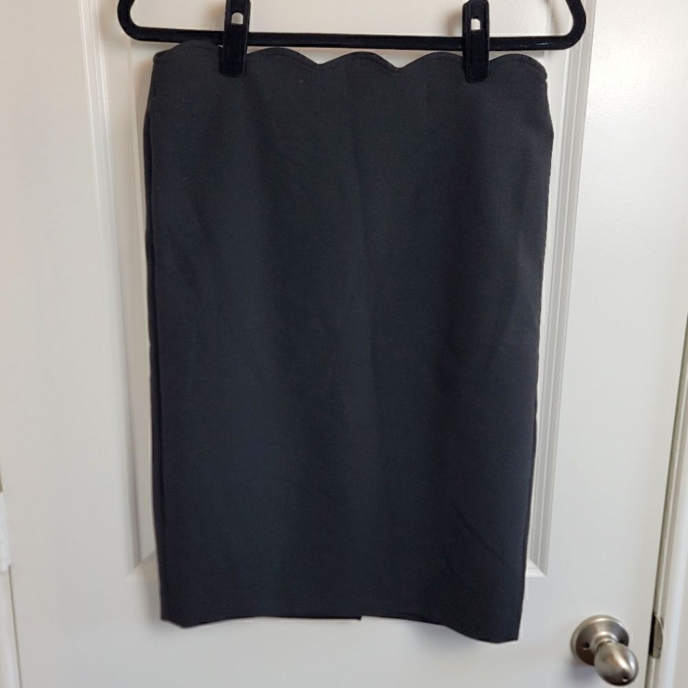 ANN TAYLOR Scalloped Hem Skirt